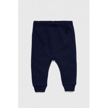 United Colors of Benetton pantaloni din bumbac pentru bebeluși culoarea albastru marin, neted