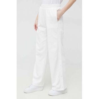 GAP pantaloni de trening culoarea alb, neted