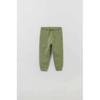 OVS pantaloni de trening din bumbac pentru bebeluși culoarea verde, neted