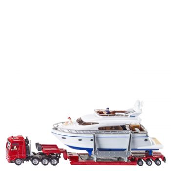 Heavy haulage transporter with yacht