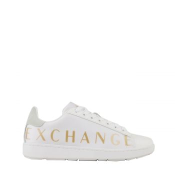 Sneakers with contrasting oversized logo lettering 38