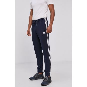 Adidas Pantaloni GK8888 bărbați, culoarea albastru marin, cu imprimeu