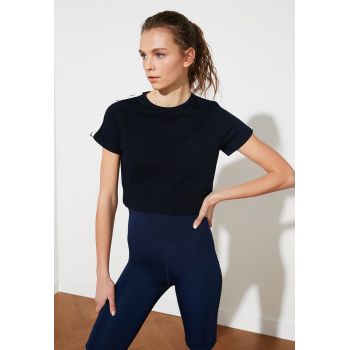 Tricou crop cu benzi contrastante