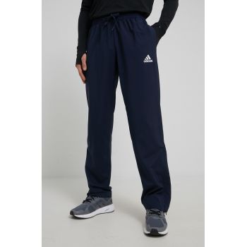 adidas pantaloni GK9250 barbati, culoarea albastru marin, cu imprimeu