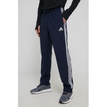 adidas pantaloni GK8981 barbati, culoarea albastru marin