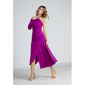 Rochie cu decolteu pe un umar si slit lateral