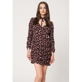 Rochie cu imprimeu floral si decupaj pe piept