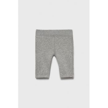 United Colors of Benetton pantaloni de trening din bumbac pentru copii culoarea gri, cu imprimeu