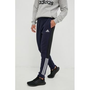 adidas pantaloni de trening barbati, culoarea negru, cu imprimeu