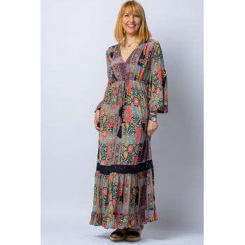 Rochie lunga din matase indiana cu volane si imprimeu floral si insetie de dantela neagra