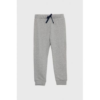 United Colors of Benetton pantaloni de trening din bumbac pentru copii culoarea gri, neted