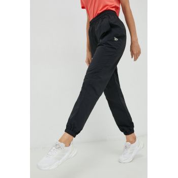 Reebok Classic pantaloni ARCHIVE ESSENTIALS femei, culoarea negru, neted