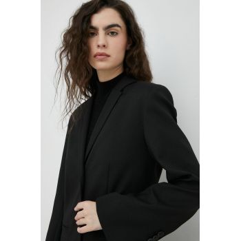 By Malene Birger sacou din lana culoarea negru, un singur rand de nasturi, neted