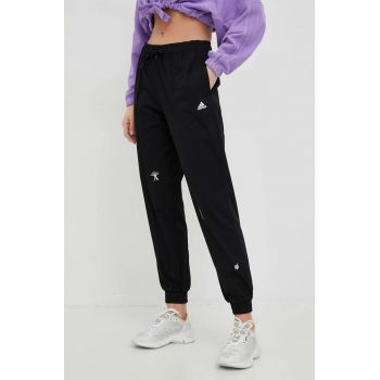 Adidas pantaloni de bumbac femei, culoarea negru, cu imprimeu