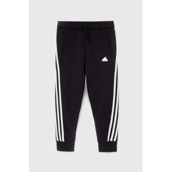 Adidas pantaloni de trening pentru copii G FI 3S culoarea negru, cu imprimeu