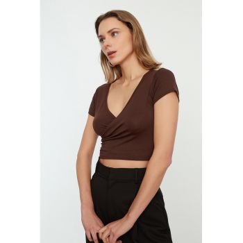 Bluza crop cu decolteu cache-coeur