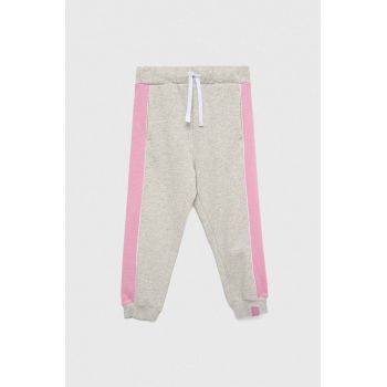 United Colors of Benetton pantaloni de trening din bumbac pentru copii culoarea gri, neted