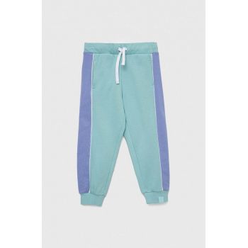 United Colors of Benetton pantaloni de trening din bumbac pentru copii culoarea verde, neted