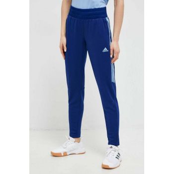 adidas pantaloni de antrenament Tiro cu imprimeu