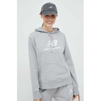 New Balance bluza femei, culoarea gri, cu glugă, cu imprimeu