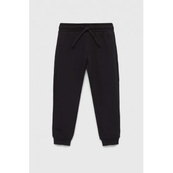 United Colors of Benetton pantaloni de trening din bumbac pentru copii culoarea negru, neted