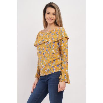 Bluza cu imprimeu floral si decolteu pe umeri