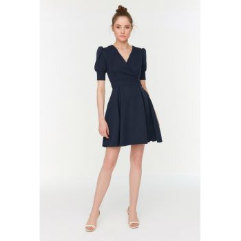 Rochie cambrata cu decolteu cache-coeur