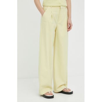 Gestuz pantaloni din lana culoarea galben, lat, high waist