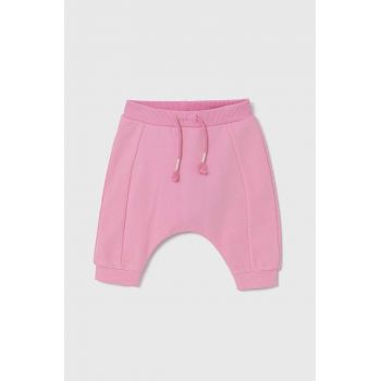 United Colors of Benetton pantaloni de trening pentru bebeluși culoarea roz, neted