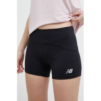 New Balance pantaloni scurți de alergare Accelerate Pacer culoarea negru, neted, medium waist ieftini
