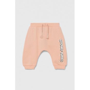 United Colors of Benetton pantaloni de trening din bumbac pentru bebeluși x Looney Tunes culoarea portocaliu, cu imprimeu