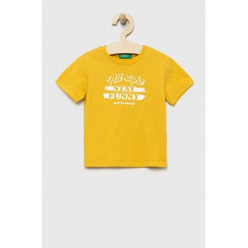 United Colors of Benetton tricou de bumbac pentru copii culoarea galben, modelator