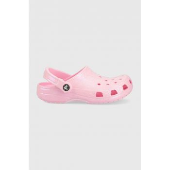 Crocs slapi copii CLASSIC GLITTER CLOG culoarea roz