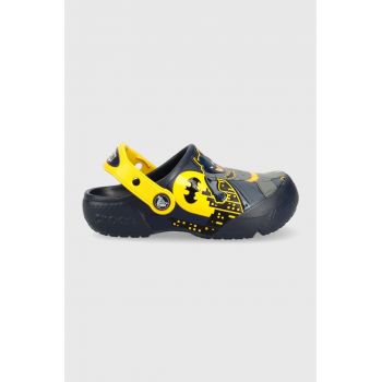 Crocs slapi copii FL BATMAN PATCH culoarea albastru marin