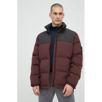 Jack Wolfskin geaca de puf barbati, culoarea bordo, de iarna