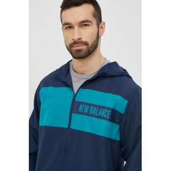 New Balance geaca barbati, culoarea albastru marin, de tranzitie