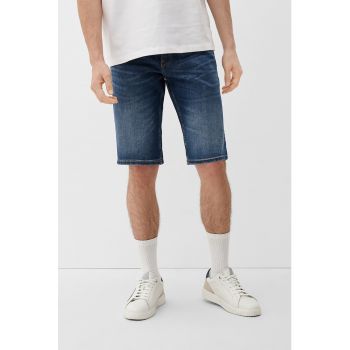 Pantaloni scurti regular fit - din denim la reducere