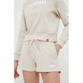 Hummel pantaloni scurti din bumbac culoarea bej, neted, medium waist