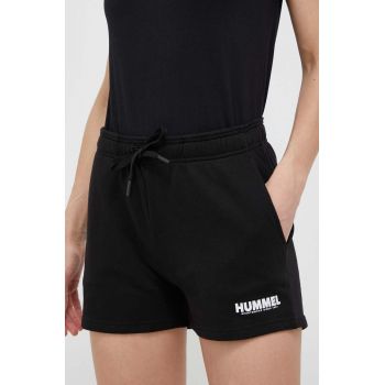 Hummel pantaloni scurti din bumbac culoarea negru, neted, medium waist ieftini