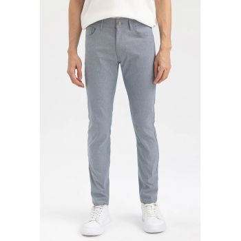 Pantaloni slim fit cu talie medie