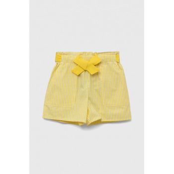 United Colors of Benetton pantaloni scurți din bumbac pentru copii culoarea galben, modelator, talie reglabila