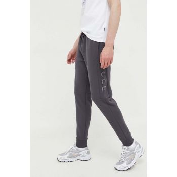 Nicce pantaloni de trening culoarea gri, cu imprimeu