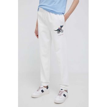 Lacoste pantaloni de trening din bumbac x Netflix culoarea alb, cu imprimeu