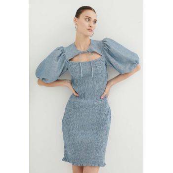 Résumé rochie din in mini, mulata