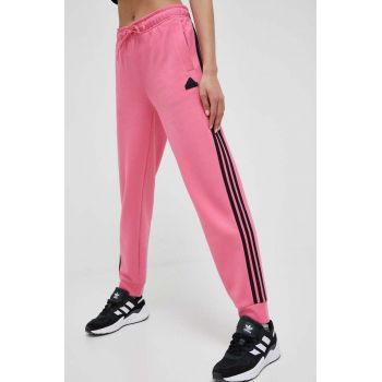 adidas pantaloni de trening culoarea roz, cu imprimeu