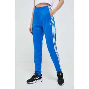 adidas Originals pantaloni de trening cu imprimeu  II0753