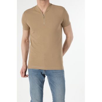 Tricou slim fit cu fenta cu fermoar