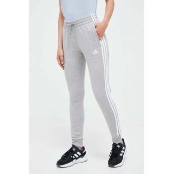 adidas pantaloni de trening culoarea gri, melanj IL3282