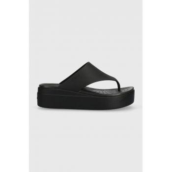 Crocs șlapi CrocsBrooklyn Flip femei, culoarea negru, cu platformă 208727 ieftini