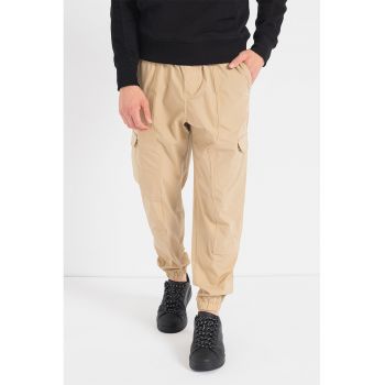 Pantaloni cargo conici